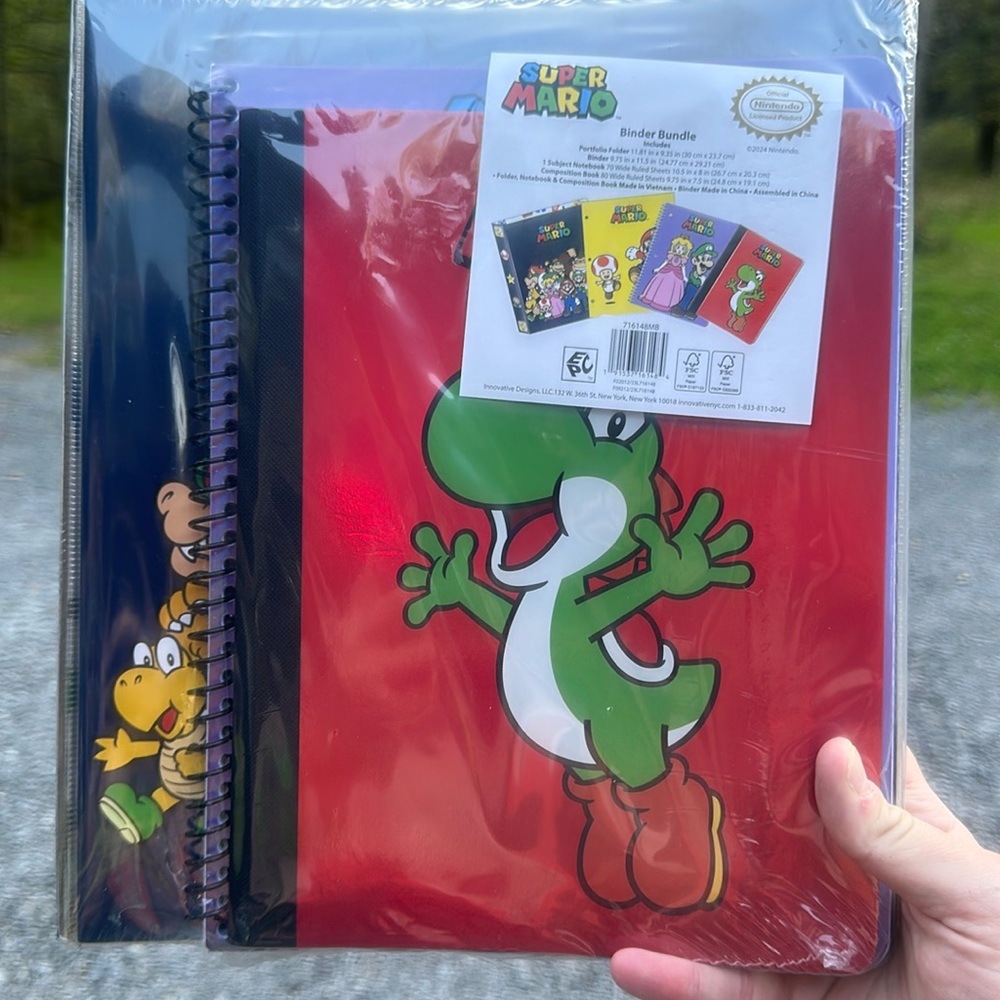 NINTENDO SUPER MARIO BINDER BUNDLE: NEW IN PACKAGE